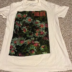 Creme The 1975 band tee Size Medium